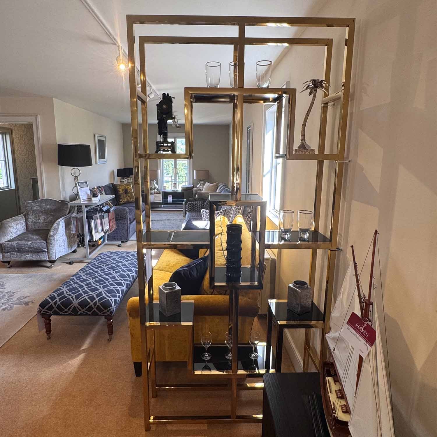 Showroom Clearance: 7235 Magnus Display Unit - TR Hayes