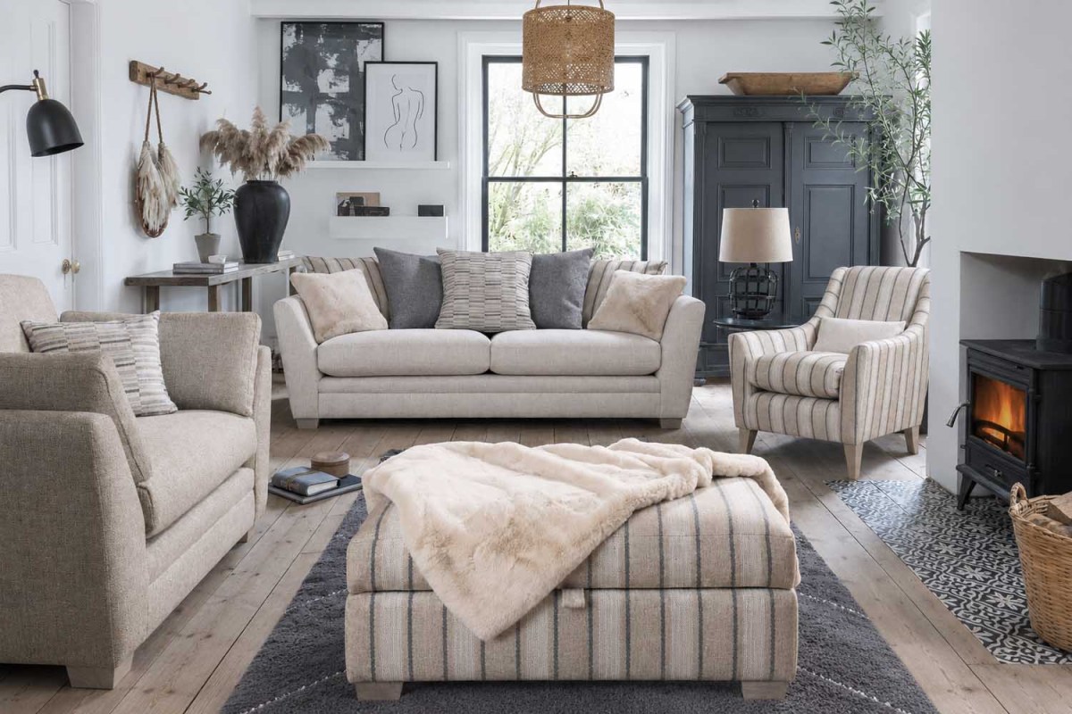 Rosevear Grand Pillow Back Sofa Rosevear Grand Pillow Back Sofa