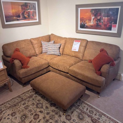 Showroom Clearance: Bromley Leather Corner Sofa Showroom Clearance: Bromley Leather Corner Sofa