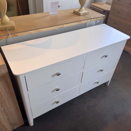 Showroom Clearance: Capri 6 Drawer Chest in White Showroom Clearance: Capri 6 Drawer Chest in White