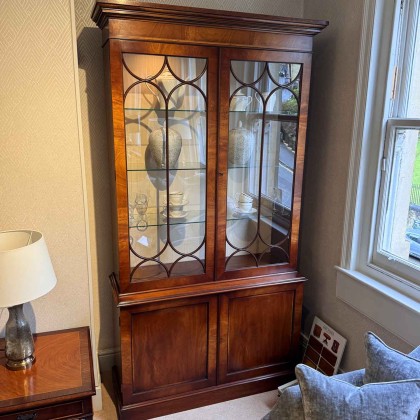 Showroom Clearance: Iain James AMC86 2 Door Cabinet