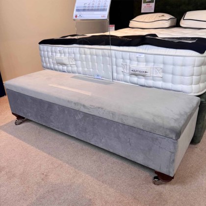 Showroom Clearance: Rossini Plain Ottoman Chest Showroom Clearance: Rossini Plain Ottoman Chest