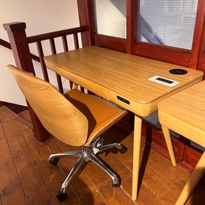 Showroom Clearance: Stirling 709 Smart Speaker / Charging Desk