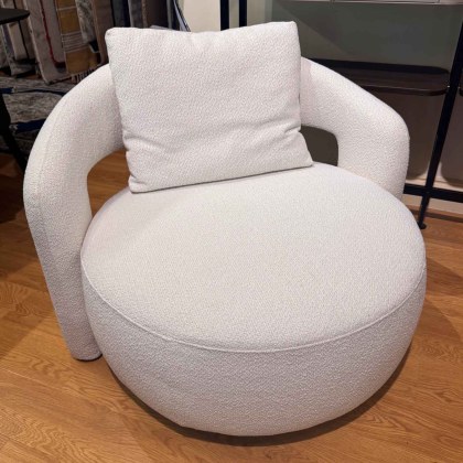Showroom Clearance: Mammuth Loveseat Showroom Clearance: Mammuth Loveseat