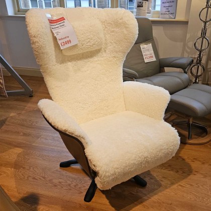 Showroom Clearance: Aviora Powered Recliner Chair