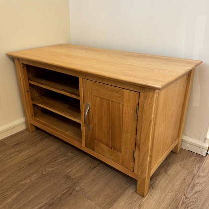 Showroom Clearance: Lynton Oak Standard TV Unit Showroom Clearance: Lynton Oak Standard TV Unit
