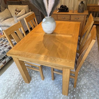 Showroom Clearance: Lynton Oak Medium Extending Dining Table & 4x Dining Chairs Showroom Clearance: Lynton Oak Medium Extending Dining Table & 4x Dining Chairs