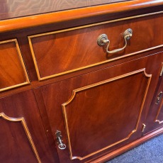 Showroom Clearance: Bradley Mellow Mahogany 369 3 Door Sideboard