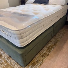 Showroom Clearance: Hypnos 4ft6 Alexandra Wool Mattress with 2+2 Drw Divan Base & Exeter Headboard