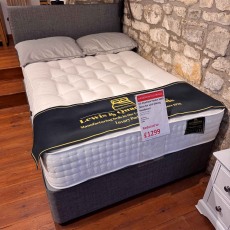 Showroom Clearance: 4ft6 Charlotte Pocket 5000 Divan Set with Oblong Headboard