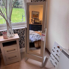 Showroom Clearance: Middleton 502 Dressing Mirror