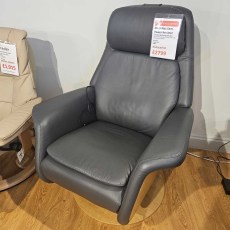 Showroom Clearance: Stressless Sam Power Recliner
