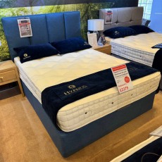 Showroom Clearance: Hypnos 5ft Henrietta Wool Divan Set with Francesca Headboard Showroom Clearance: Hypnos 5ft Henrietta Wool Divan Set with Francesca Headboard