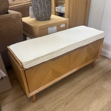 Showroom Clearance: Chisholm Oak Storage Bench Showroom Clearance: Chisholm Oak Storage Bench