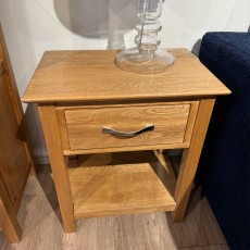 Showroom Clearance: Lynton Oak 1 Drawer Side Table Showroom Clearance: Lynton Oak 1 Drawer Side Table