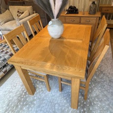 Showroom Clearance: Lynton Oak Medium Extending Dining Table & 4x Dining Chairs