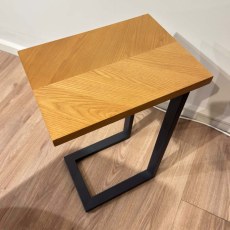 Showroom Clearance: Chisholm Oak Side Table Showroom Clearance: Chisholm Oak Side Table