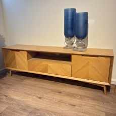 Showroom Clearance: Chisholm Oak Large Media Unit Showroom Clearance: Chisholm Oak Large Media Unit