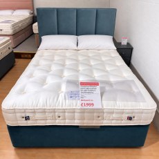 Showroom Clearance: Hypnos 5ft Clevedon Pocket Sprung Divan Set with Emily Euro Slim Headboard Showroom Clearance: Hypnos 5ft Clevedon Pocket Sprung Divan Set with Emily Euro Slim Headboard