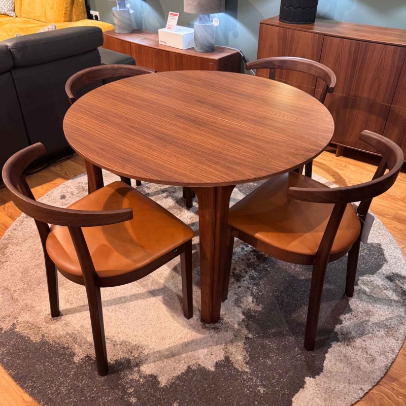 Showroom Clearance: Skovby SM111 Round Extending Dining Table & 4x SM52 Leather Dining Chairs Showroom Clearance: Skovby SM111 Round Extending Dining Table & 4x SM52 Leather Dining Chairs