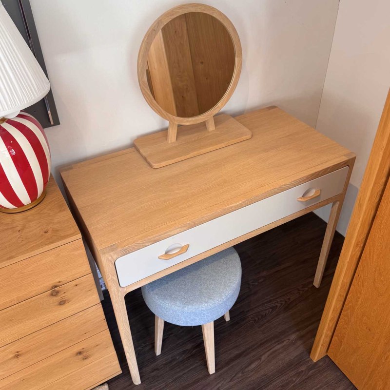 Showroom Clearance: Joshua Oak Dressing Table, Mirror and Stool Showroom Clearance: Joshua Oak Dressing Table, Mirror and Stool