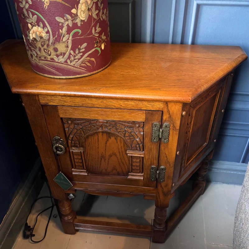 Showroom Clearance: Old Charm OCH1434 Canted Table Showroom Clearance: Old Charm OCH1434 Canted Table