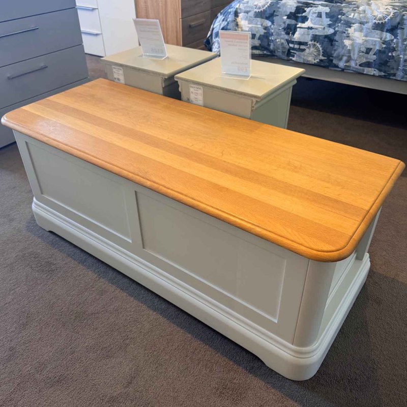 Showroom Clearance: Olivia 825 Ottoman with Sliding Box Showroom Clearance: Olivia 825 Ottoman with Sliding Box