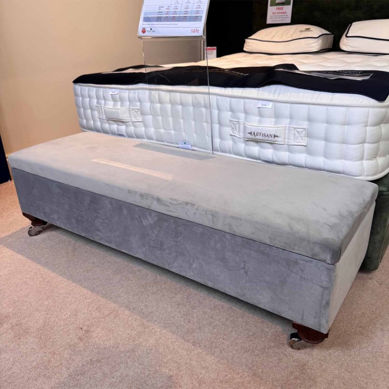 Showroom Clearance: Rossini Plain Ottoman Chest Showroom Clearance: Rossini Plain Ottoman Chest