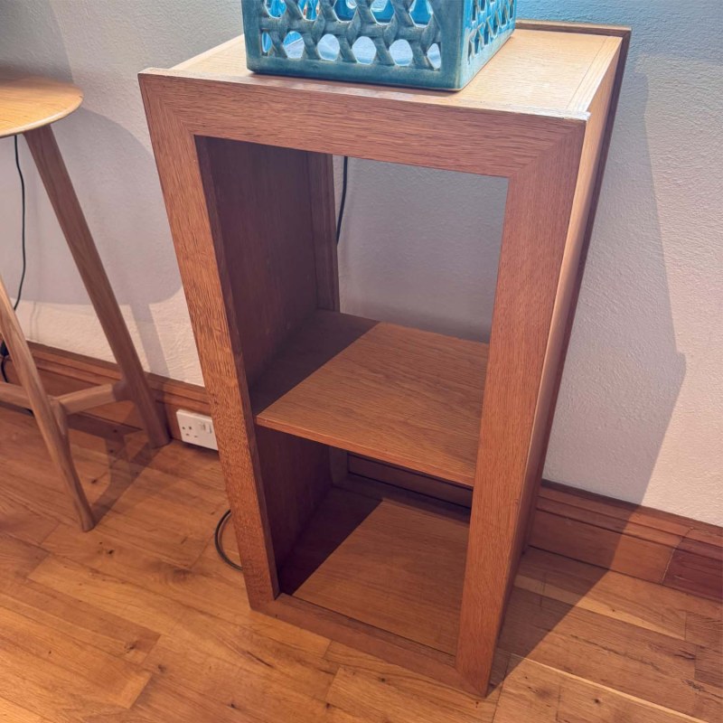 Showroom Clearance: Warwick Oak WN492 Low Narrow Bookcase Showroom Clearance: Warwick Oak WN492 Low Narrow Bookcase