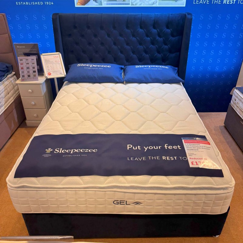 Showroom Clearance: Sleepeezee 5ft Gel Premium 2+2 Drawer Divan Set with Blossom Headboard Showroom Clearance: Sleepeezee 5ft Gel Premium 2+2 Drawer Divan Set with Blossom Headboard