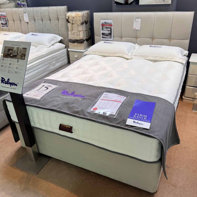 Showroom Clearance: Relyon 5ft Aylesbeare 4 Drawer Divan Set with Consort Headboard Showroom Clearance: Relyon 5ft Aylesbeare 4 Drawer Divan Set with Consort Headboard