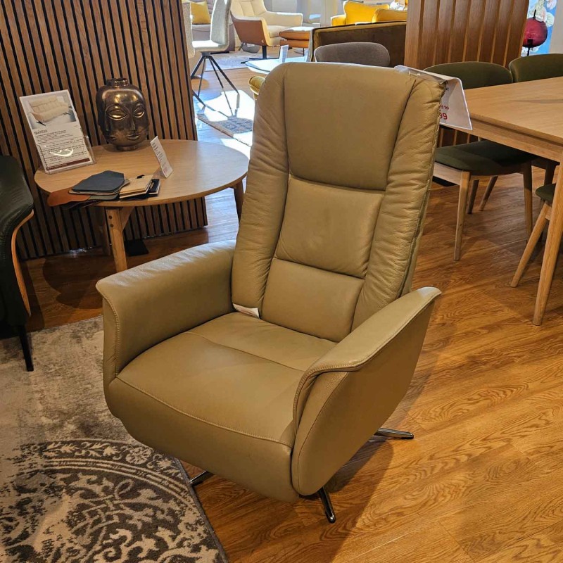 Showroom Clearance: Antonius Medium Electric Swivel Recliner Chair Showroom Clearance: Antonius Medium Electric Swivel Recliner Chair