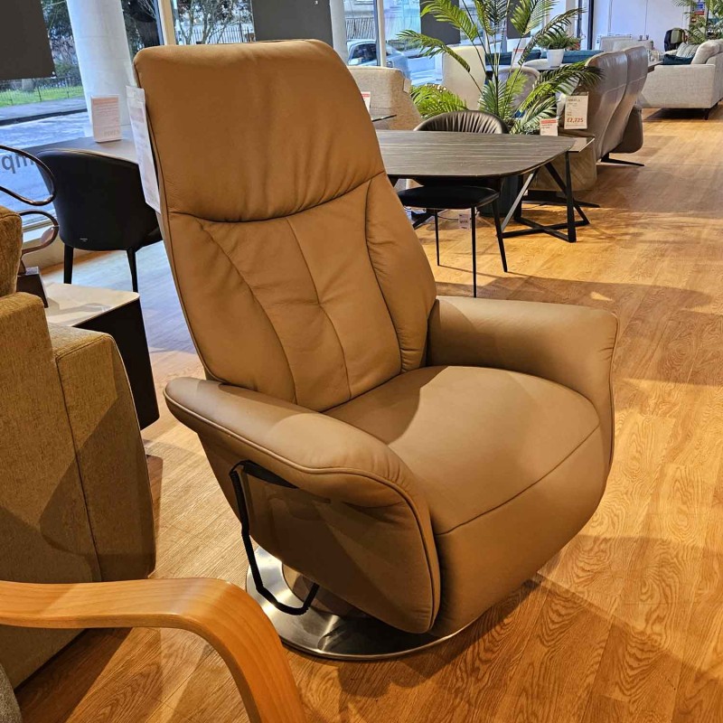 Showroom Clearance: Himolla Lupo Lift & Rise 3-Motor Power Recliner Chair Showroom Clearance: Himolla Lupo Lift & Rise 3-Motor Power Recliner Chair