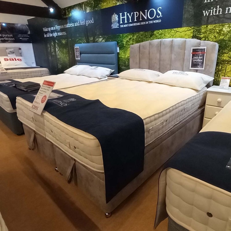 Showroom Clearance: Hypnos 5ft Henrietta Wool Ottoman Divan Set with Beatrice Headboard Showroom Clearance: Hypnos 5ft Henrietta Wool Ottoman Divan Set with Beatrice Headboard