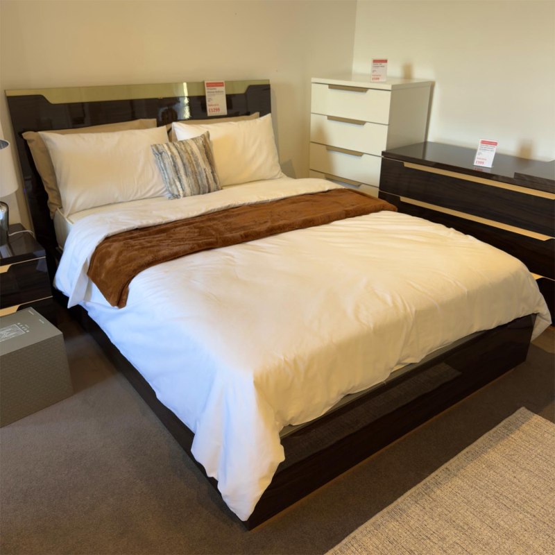 Showroom Clearance: Sestino 5ft Ottoman Bedframe Showroom Clearance: Sestino 5ft Ottoman Bedframe