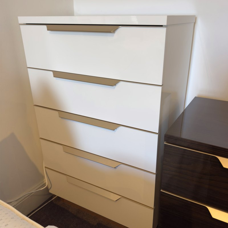 Showroom Clearance: Sestino 5 Drawer Chest Showroom Clearance: Sestino 5 Drawer Chest