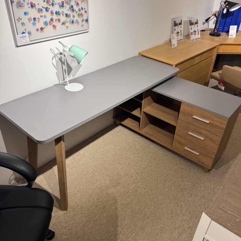 Showroom Clearance: Axel Desk Showroom Clearance: Axel Desk