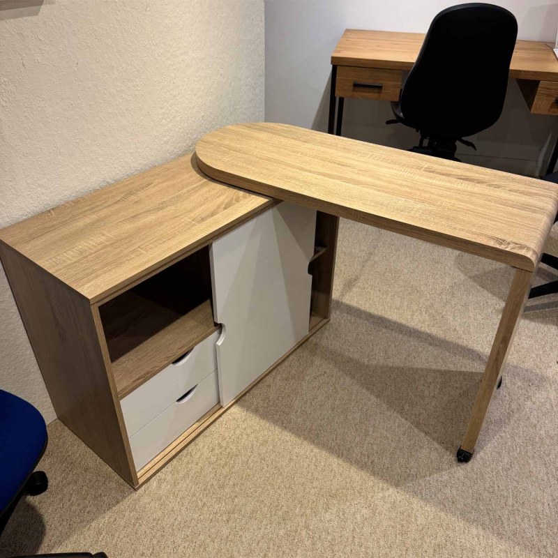 Showroom Clearance: Pilot Desk Showroom Clearance: Pilot Desk