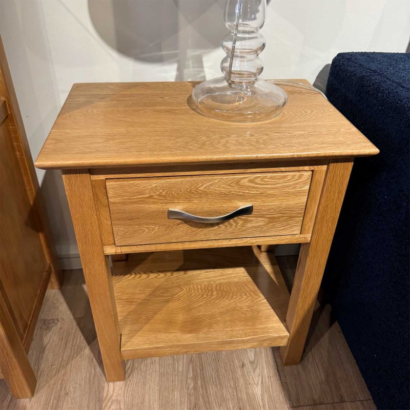 Showroom Clearance: Lynton Oak 1 Drawer Side Table Showroom Clearance: Lynton Oak 1 Drawer Side Table