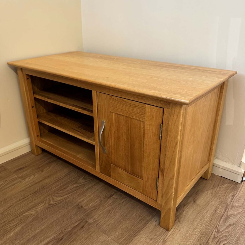 Showroom Clearance: Lynton Oak Standard TV Unit Showroom Clearance: Lynton Oak Standard TV Unit