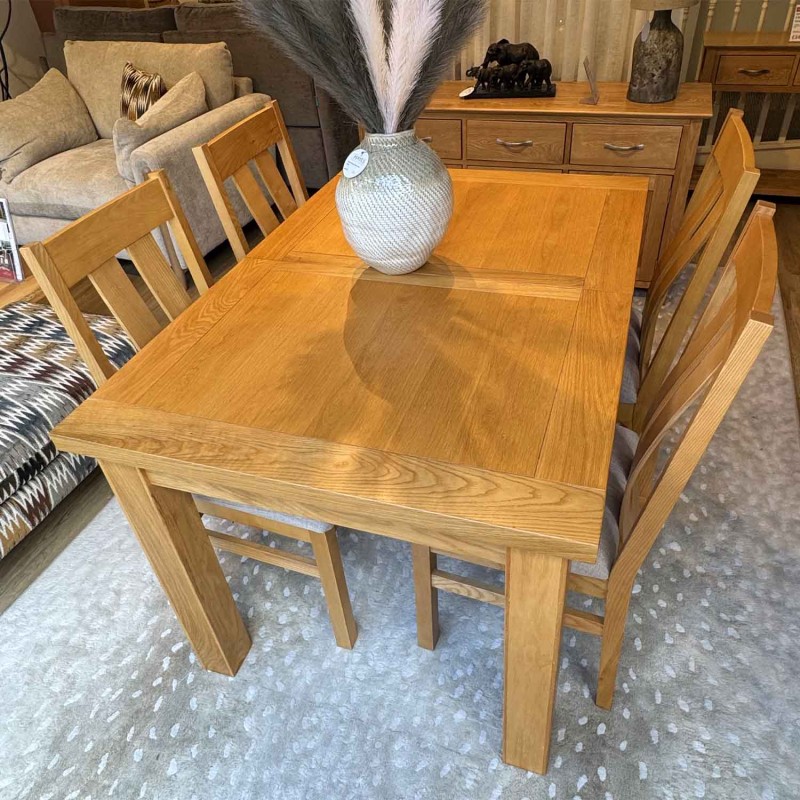 Showroom Clearance: Lynton Oak Medium Extending Dining Table & 4x Dining Chairs Showroom Clearance: Lynton Oak Medium Extending Dining Table & 4x Dining Chairs