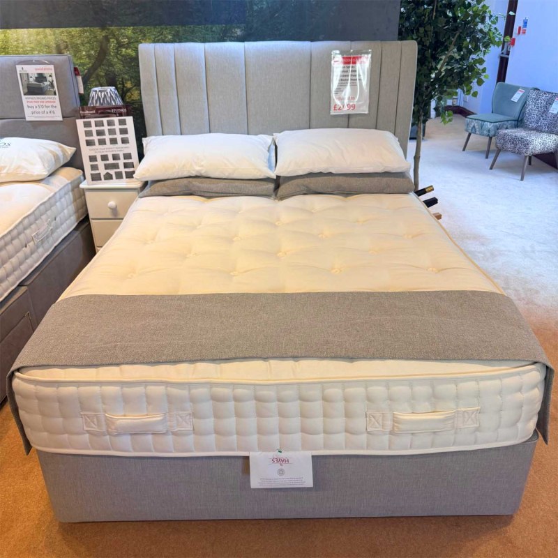 Showroom Clearance: Harrison Spinks 5ft Walcot 18000 2+2 Drawer Divan Set & Boston Headboard Showroom Clearance: Harrison Spinks 5ft Walcot 18000 2+2 Drawer Divan Set & Boston Headboard