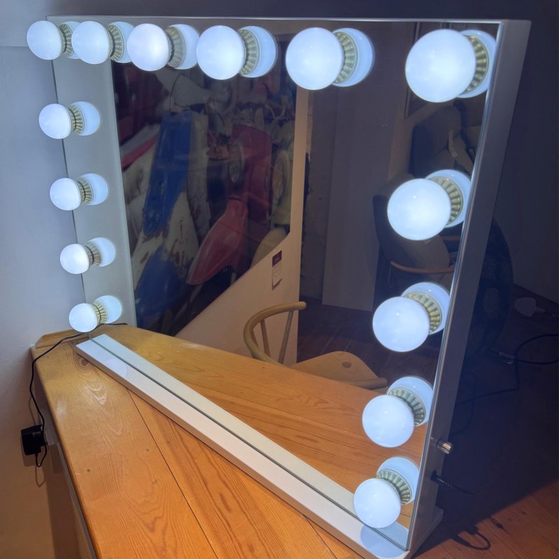 Showroom Clearance: 802L Hollywood Mirror Showroom Clearance: 802L Hollywood Mirror