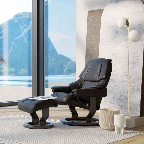 Stressless Reno with Classic Base in room setting