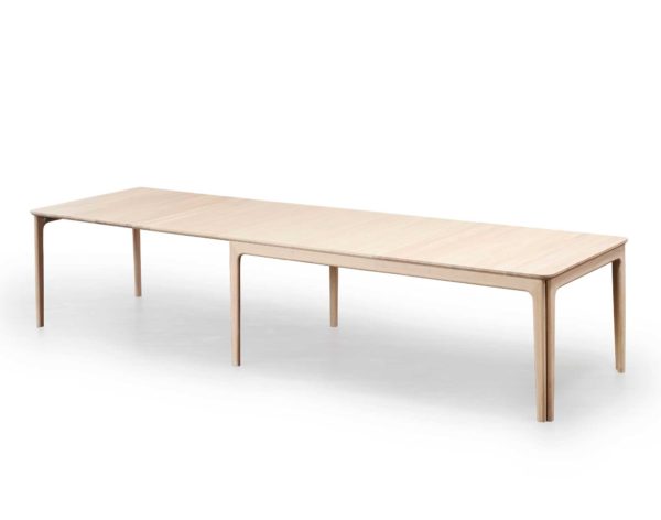Skovby SM27 Table extended with 3 extension leaves
