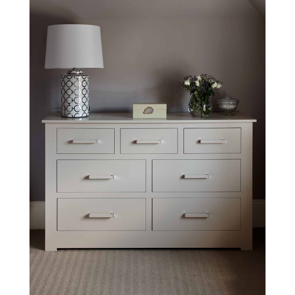 Middleton 305A 4+3 Drawer Chest in room setting 2