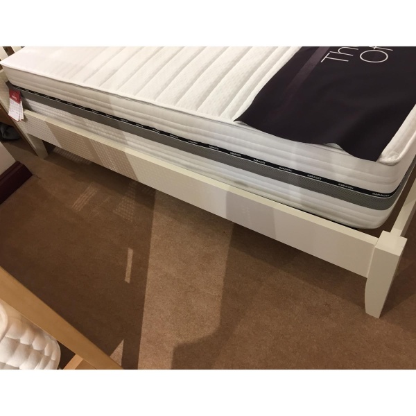 Clearance 4'6 Hampshire Bedframe Side Detail
